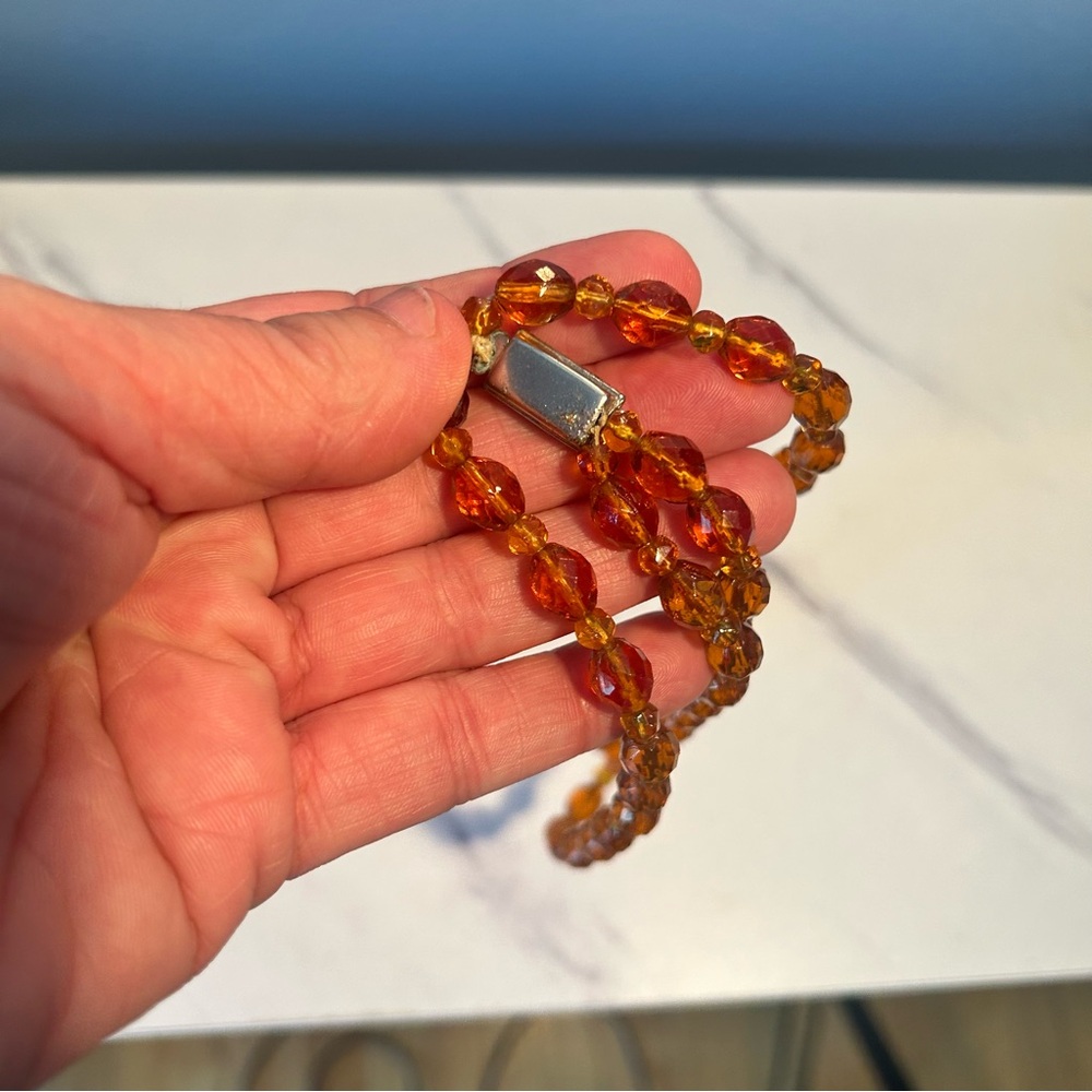 Elegant Amber Beaded Necklace - Picture 4 of 10